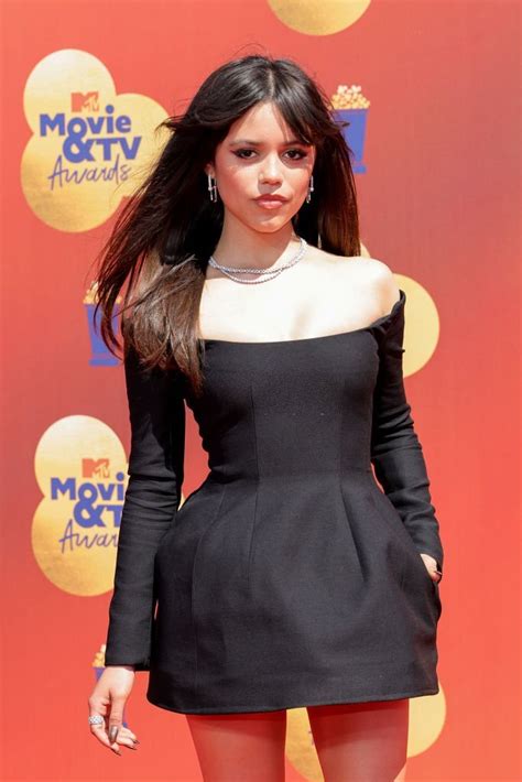 jenna ortega height and weight